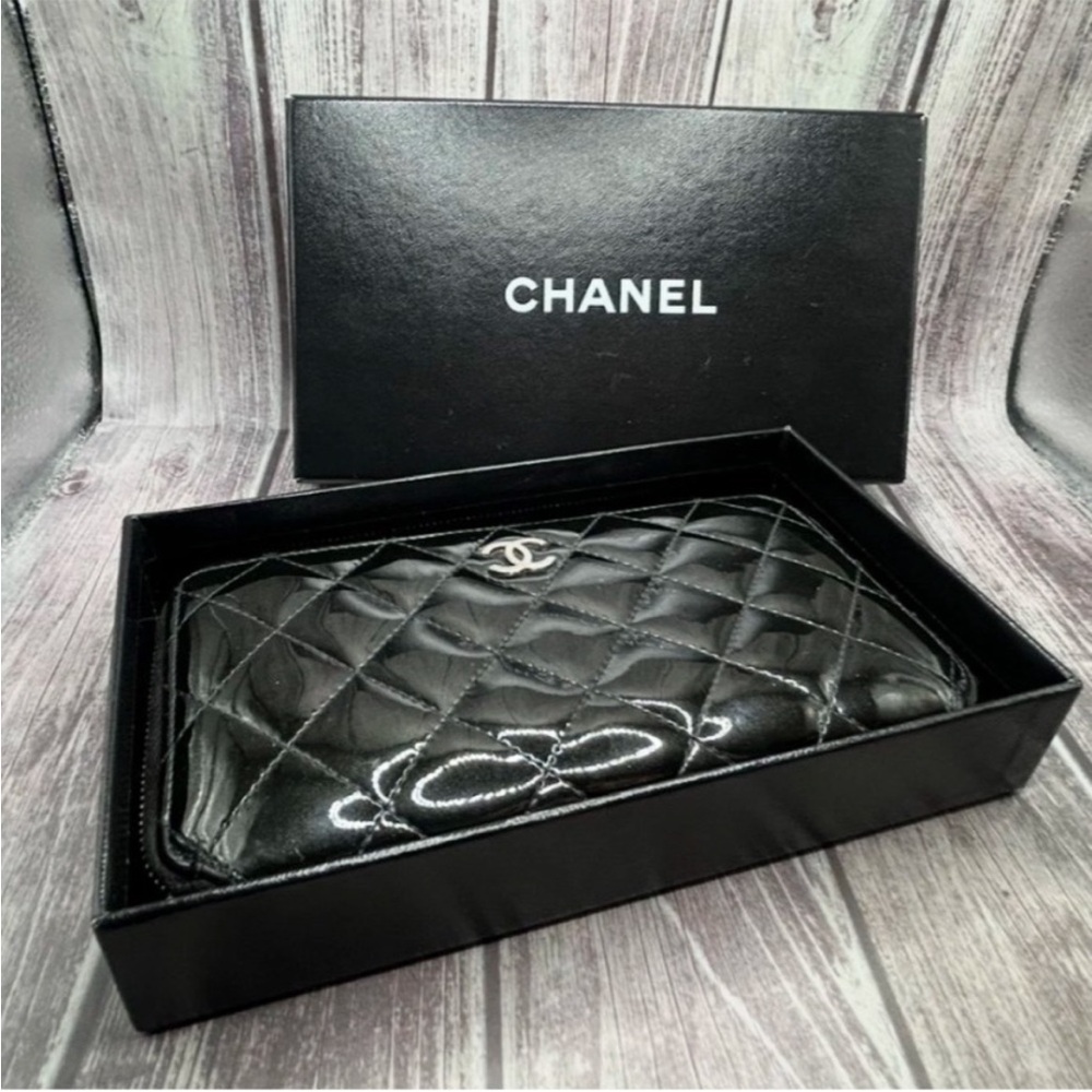 CHANEL Patent Quilted Zip Wallet Black Silver CC Hardware w/ Box EUC - Picture 2 of 13